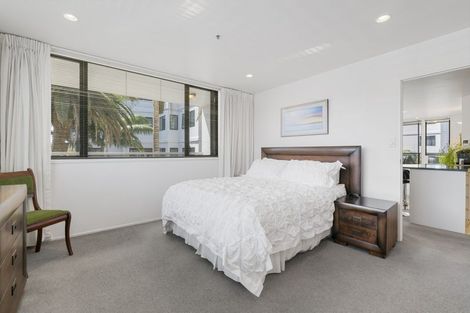 Photo of property in 2a/171 Hurstmere Road, Takapuna, Auckland, 0622