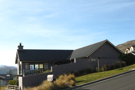 Photo of property in 3 Milward Place, Kelvin Heights, Queenstown, 9300