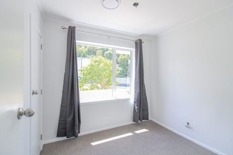 Photo of property in 2 Magnolia Grove, Maungaraki, Lower Hutt, 5010