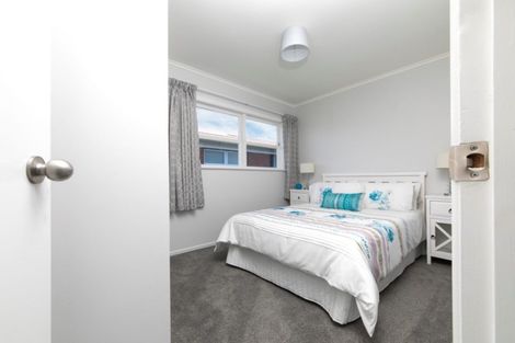 Photo of property in 122 Avondale Road, Avondale, Christchurch, 8061