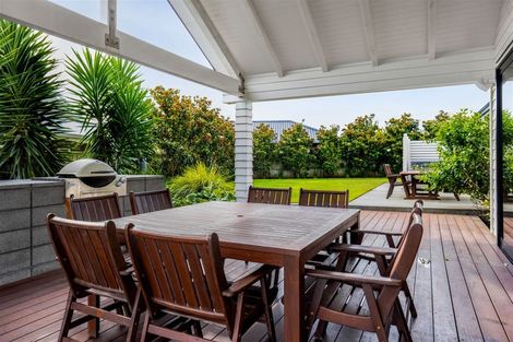 Photo of property in 6 Pebble Beach Court, Waiwhakaiho, New Plymouth, 4312