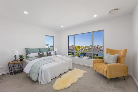 Photo of property in 10 Ian Gordon Lane, Orewa, 0931