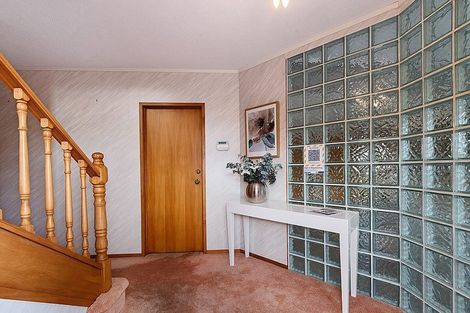 Photo of property in 2/30 Manly Esplanade, Browns Bay, Auckland, 0630