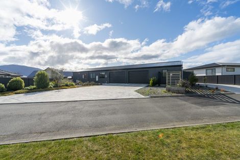 Photo of property in 27 Tawera Place, Te Anau, 9679