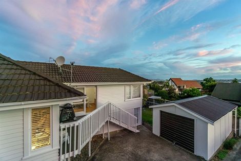 Photo of property in 2/232 East Coast Road, Forrest Hill, Auckland, 0620