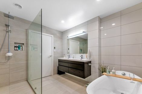 Photo of property in 6 Paisley Street, Mellons Bay, Auckland, 2014