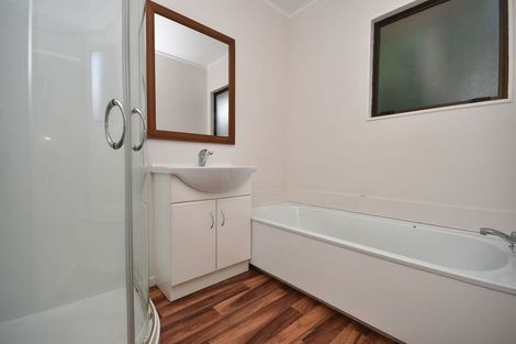 Photo of property in 4 Glen Close, Glen Eden, Auckland, 0602