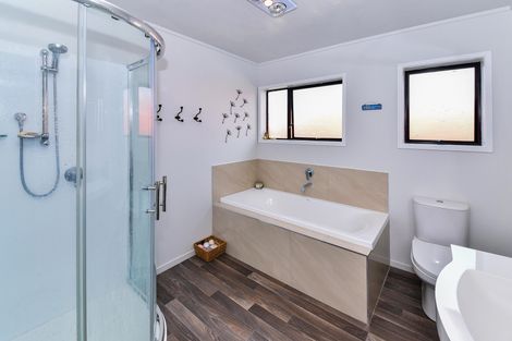 Photo of property in 43 Ray Small Drive, Pahurehure, Papakura, 2113