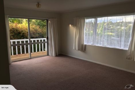 Photo of property in 2/13 Dolbear Street, Titirangi, Auckland, 0604