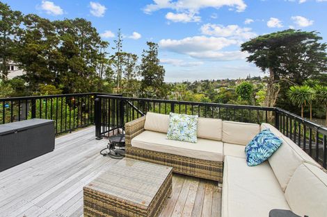 Photo of property in 37 Derwent Crescent, Titirangi, Auckland, 0604