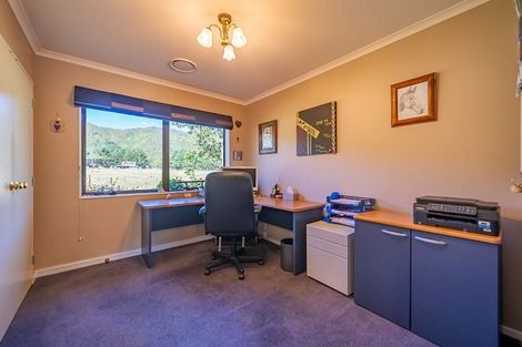 Photo of property in 150 Upper Fitzherbert Road, Wainuiomata, Lower Hutt, 5373