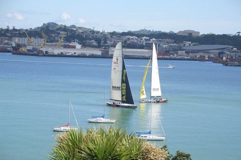 Photo of property in 31a Stanley Point Road, Stanley Point, Auckland, 0624