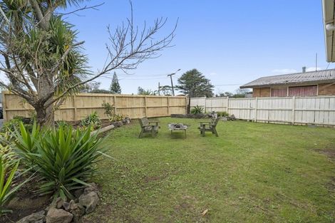 Photo of property in 1/2 Kowhai Avenue, Mangere Bridge, Auckland, 2022