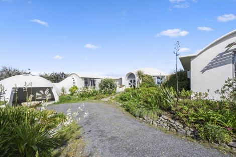 Photo of property in Solemer Beach House, 80 Paetawa Road, Peka Peka, Waikanae, 5391