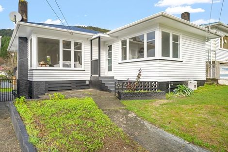 Photo of property in 49 Lees Grove, Wainuiomata, Lower Hutt, 5014