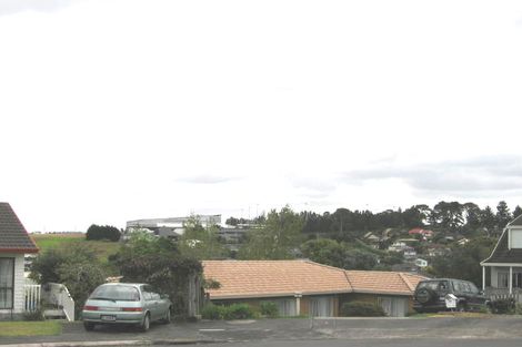 Photo of property in 16 Altair Place, Windsor Park, Auckland, 0632