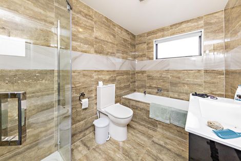 Photo of property in 7b Waiari Road, Conifer Grove, Takanini, 2112