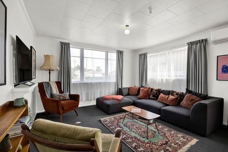 Photo of property in 12 Burns Street, Hawera, 4610