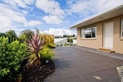 Photo of property in 6/28 William Bond Street, Stanley Point, Auckland, 0624