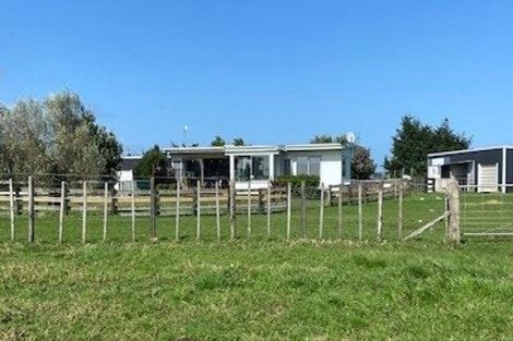 Photo of property in 84 Kaihau Road, Karioitahi, Waiuku, 2683