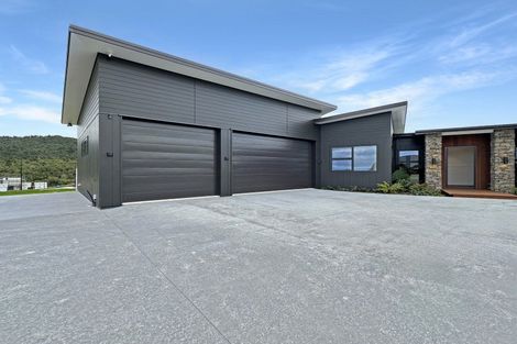 Photo of property in 8 Broadleaf Way, Kinloch, Taupo, 3377