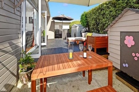 Photo of property in 1/33 Sunnyhaven Avenue, Beach Haven, Auckland, 0626