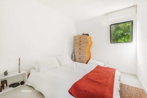 Photo of property in 127 Marine Parade North, Piha, New Lynn, 0772