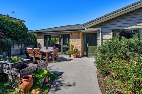 Photo of property in 6 Simpson Crescent, Raumati Beach, Paraparaumu, 5032