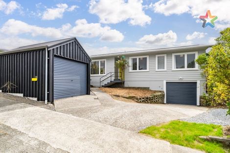 Photo of property in 64 Oakleigh Street, Maungaraki, Lower Hutt, 5010