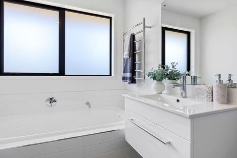 Photo of property in 3b Shillingford Boulevard, Rolleston, 7615