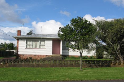 Photo of property in 102 Matipo Road, Te Atatu Peninsula, Auckland, 0610