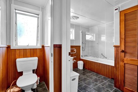 Photo of property in 2 Hills Road, Tongaporutu, Urenui, 4378