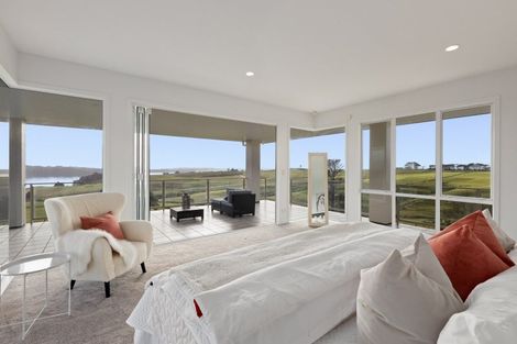 Photo of property in 189 Vaughans Road, Okura, Albany, 0792