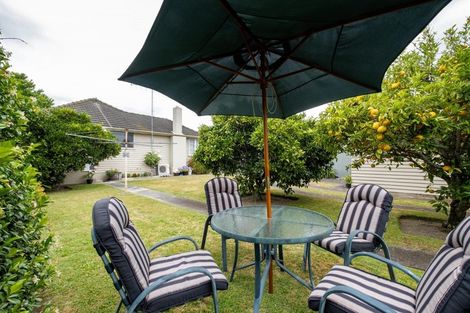 Photo of property in 714 Grove Road, Mayfair, Hastings, 4122