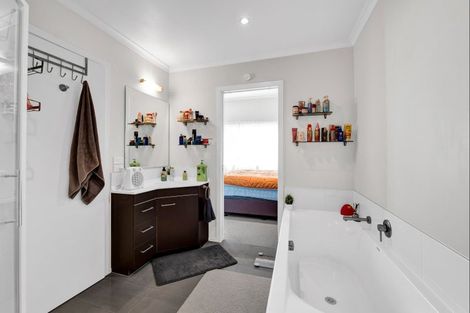 Photo of property in The Strand, 7/16 Ronald Street, Strandon, New Plymouth, 4312