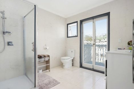 Photo of property in 1 Gamble Way, Massey, 0614