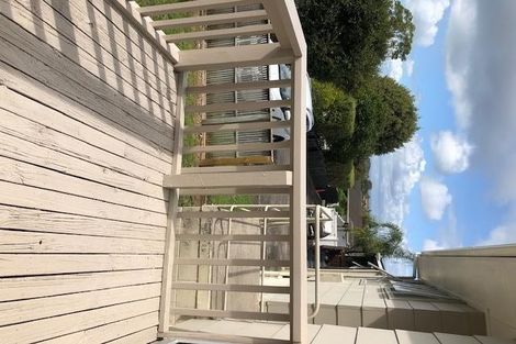 Photo of property in 1/84 Greenslade Crescent, Northcote, Auckland, 0627