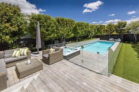 Photo of property in 111 Vauxhall Road, Narrow Neck, Auckland, 0624