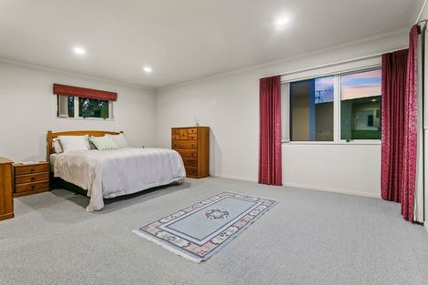 Photo of property in 18 Te Wharau Drive, Greenhithe, Auckland, 0632