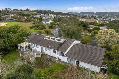 Photo of property in 1 Denver Avenue, Sunnyvale, Auckland, 0612