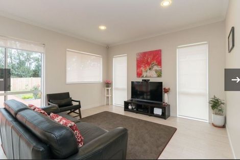 Photo of property in 5 Kilmacrennan Drive, Rosehill, Papakura, 2113