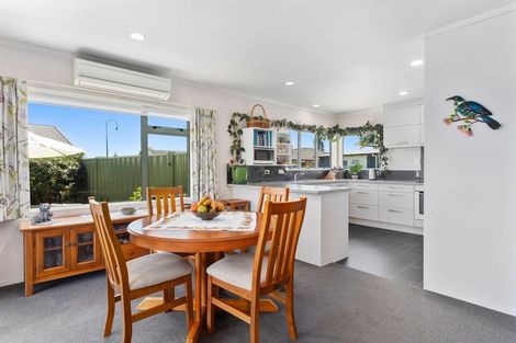 Photo of property in 24 Edgewater Grove, Whakatane, 3120