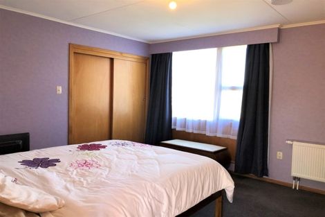 Photo of property in 30 Main Road, Clinton, 9534