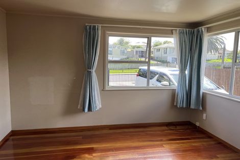 Photo of property in 41 Thornlow Street, Glendene, Auckland, 0602