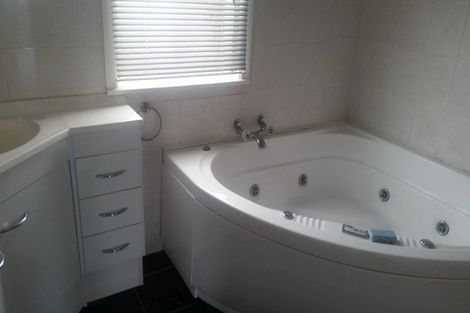 Photo of property in 18 Sulphur Beach Road, Northcote Point, Auckland, 0627