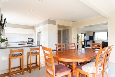 Photo of property in 20 Lyndfield Lane, Newlands, Wellington, 6037