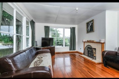 Photo of property in 28 Lincoln Park Avenue, Massey, Auckland, 0614