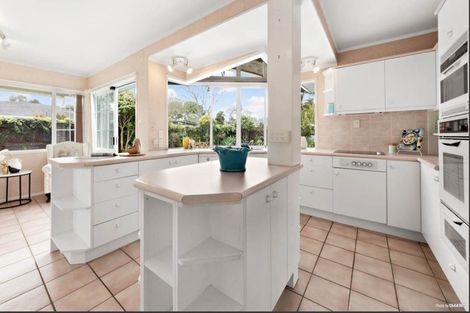 Photo of property in 1 Holly Way, Sunnyhills, Auckland, 2010