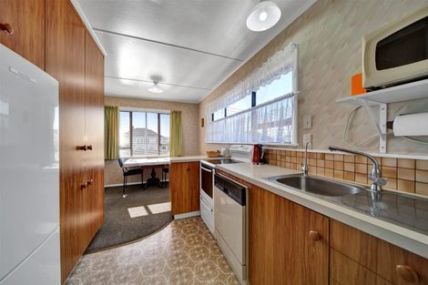 Photo of property in 1 Robbins Crescent, Hawera, 4610