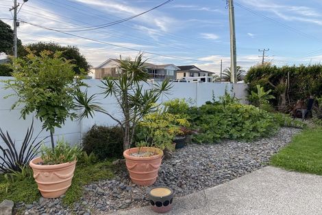 Photo of property in 997 Whangaparaoa Road, Tindalls Beach, Whangaparaoa, 0930